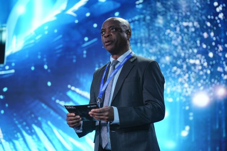 The Influence of Lifter Face Angle on Charge Characteristics Using Positron Emission Particle Tracking System (PEPT)